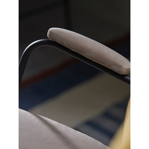 Стул с подлокотниками и контрастным кантом Pea, велюр, желтый/бежевый, Bergenson Bjorn, изображение 13